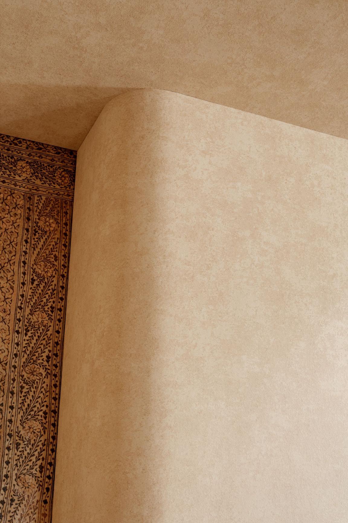 EssentialsKaolin_CalcaireStucco_30307-1_Roomshot_Web_LR_2