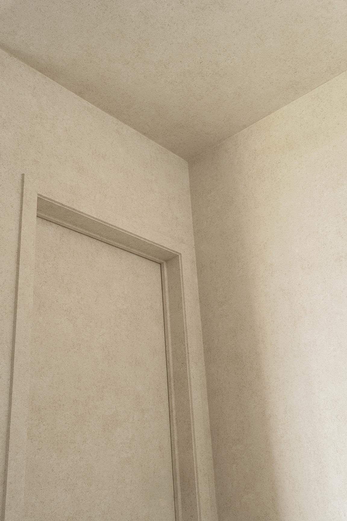 EssentialsKaolin_CalcaireStucco_30303-1_Roomshot_Web_HR kopie