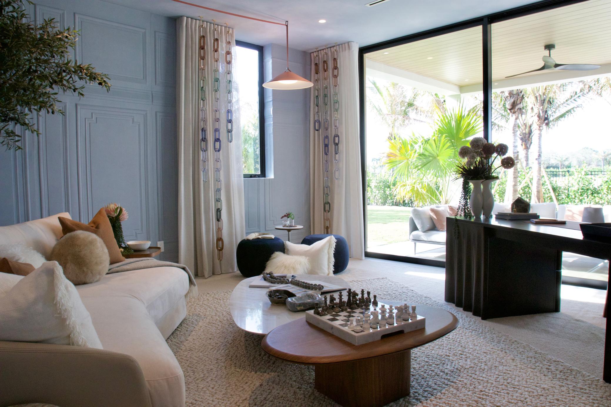LuxuryStudy_44002_2